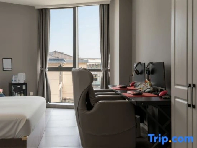 Standard Double room with city view