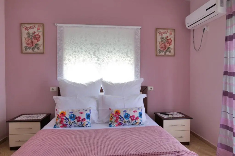 Kristal Apartments