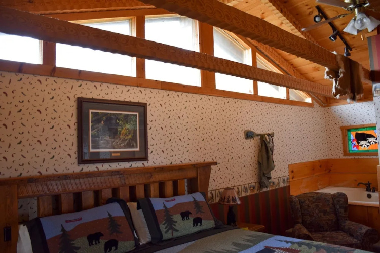 TIPPITY TOP - 2 Br Cabin