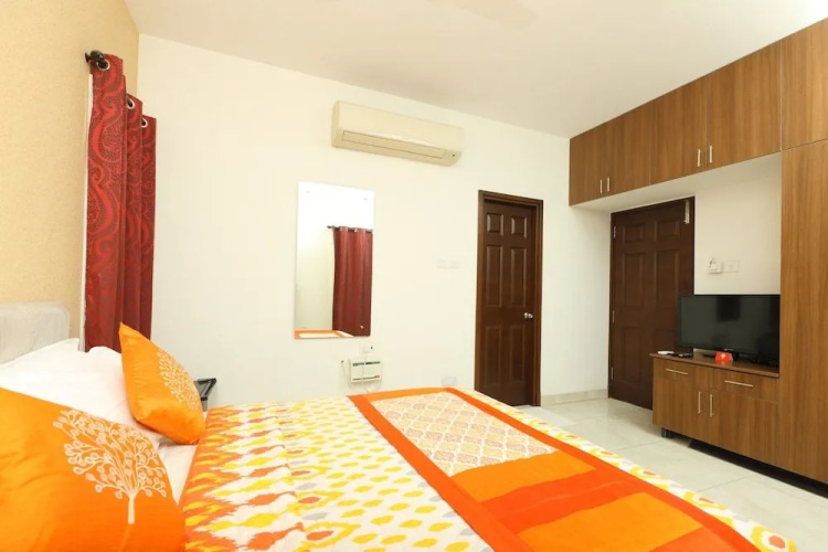 OYO 23294 SilverKey Sector 63 Noida