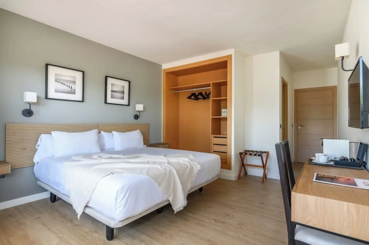 Standard Double room with balcony and with city view