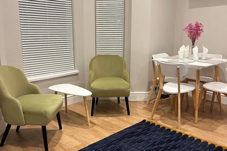 3-bed Central Apartment - Sleeps 5 & Pets Ok