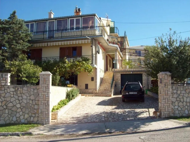 Apartment with balcony and with sea view