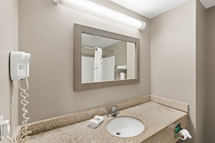 Red Roof Inn & Suites Newnan photo 11