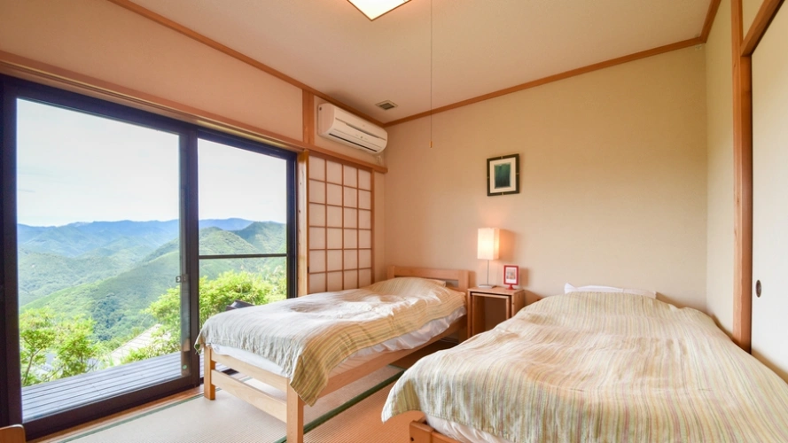 Standard Twin room with mountain view