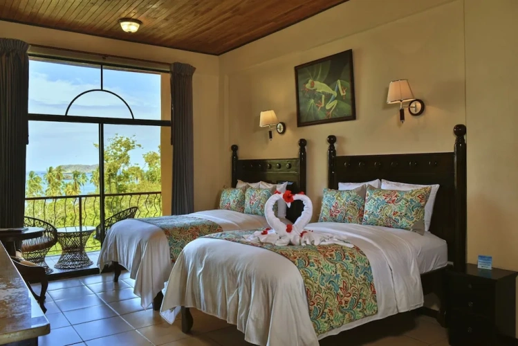 Deluxe Twin room with balcony and with partial ocean view