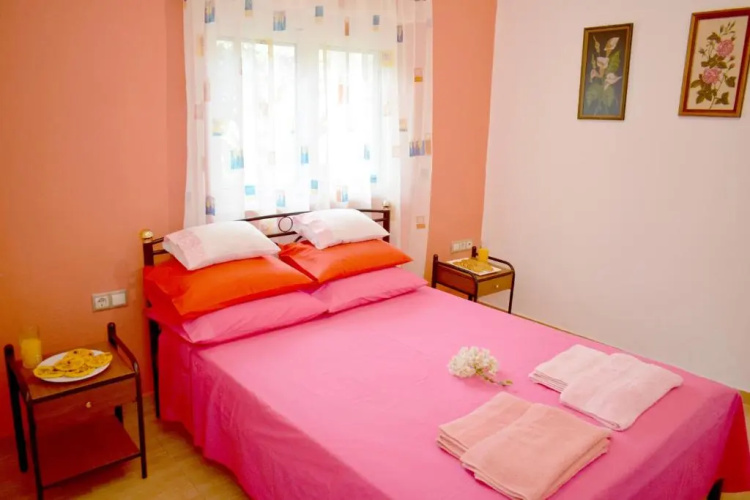 Niki's House