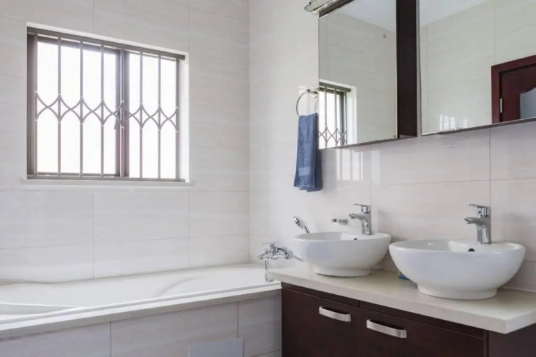 Alimama Spaces: Manson's Rosa Royale