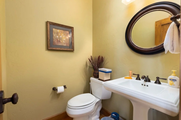 66 Thackwell Lane 4 Bedroom Townhouse by RedAwning