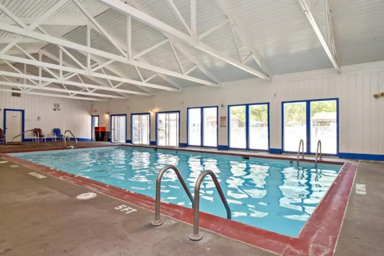 Williamsburg Camping Resort One Bedroom Loft Cabin 4