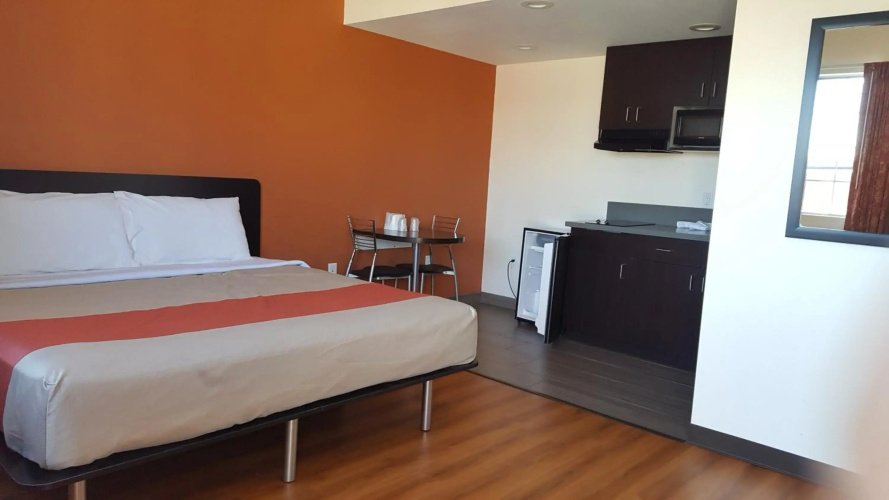 Motel 6 on Maple
