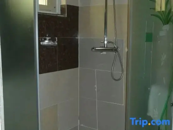 Wise Penny Suites and Spa-Guest Room