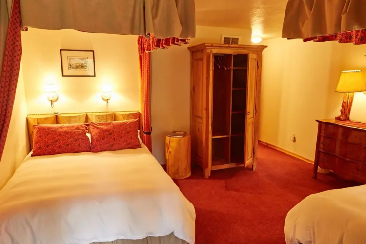Bear Creek Lodge