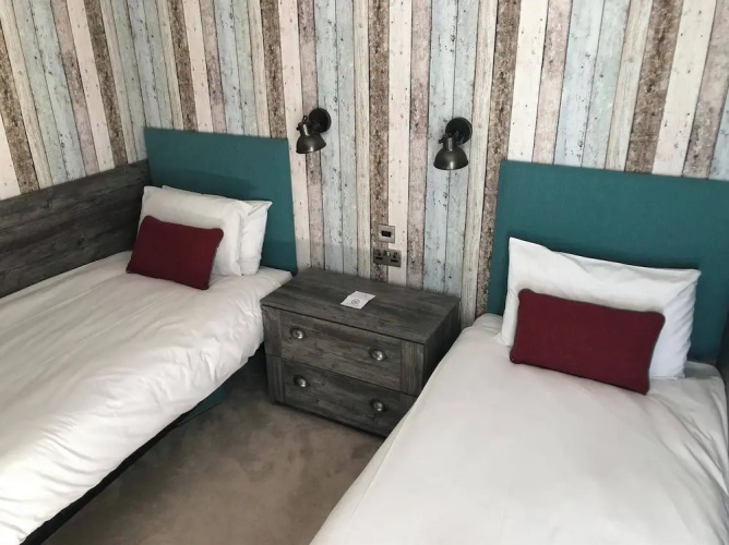 Pet Friendly Lodge - Sleeps 6