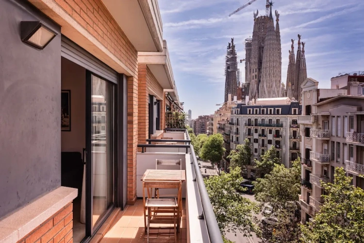 2 Bedrooms Apartment with balcony and with city view