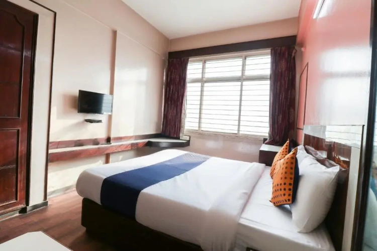 Standard Triple room