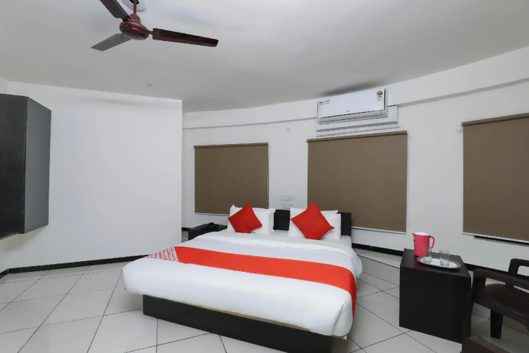 Hotel Tilak by OYO Rooms