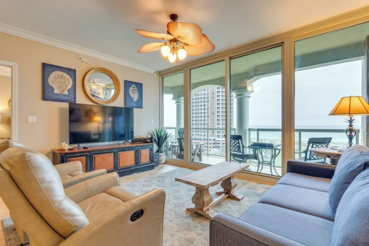 2 Bedrooms Apartment