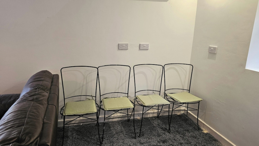 Pet Friendly - 3 Bedrooms - 6 Guests - Parking
