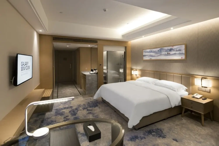 Standard room with lake view