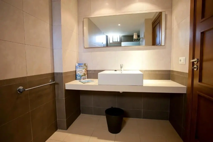 3 Bedrooms Apartment