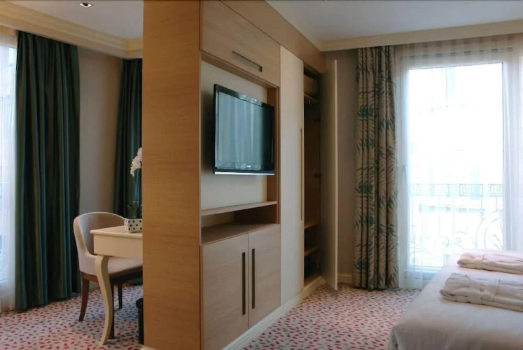 Le Mirage Suite