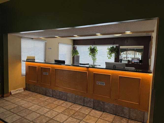 Lafayette Inn & Suites