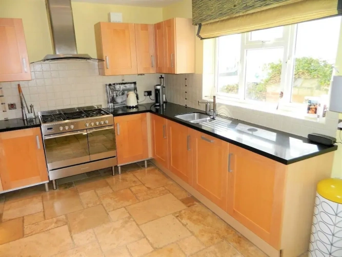 3 Bedrooms Cottage