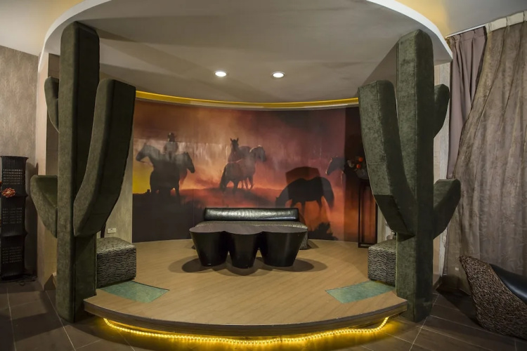 Moon Area Motel
