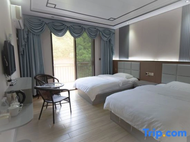 Standard Twin room with balcony