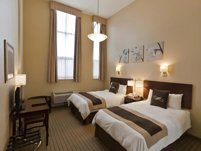 Pointe Plaza Hotel
