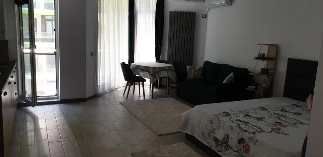 Alexandra Studio Alezzi