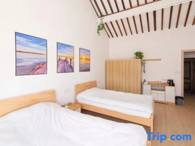 5 Bedrooms Villa