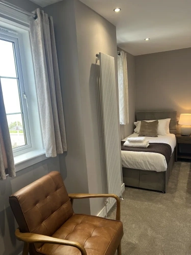 Standard Twin room with partial sea view