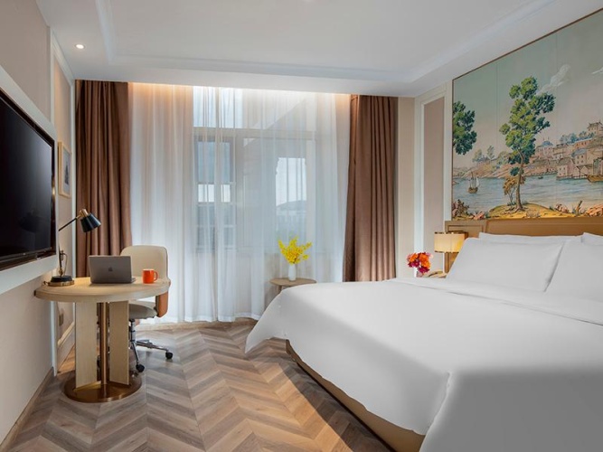 Deluxe Twin room with street view