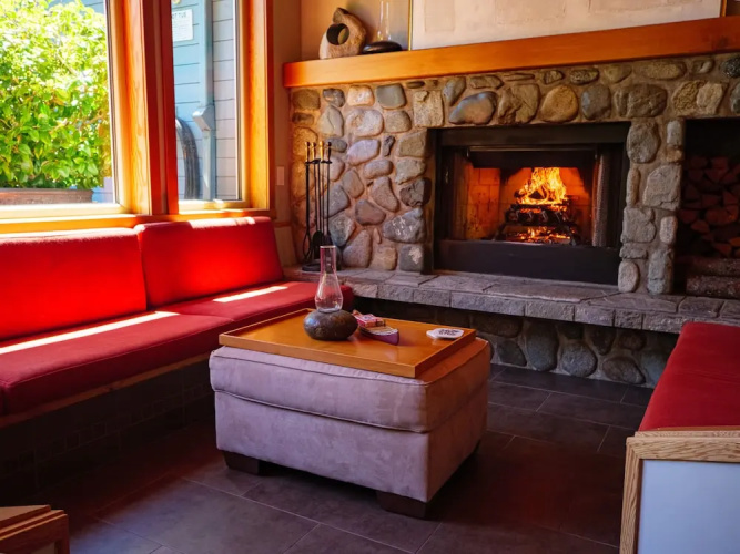 A Snug Harbour Inn
