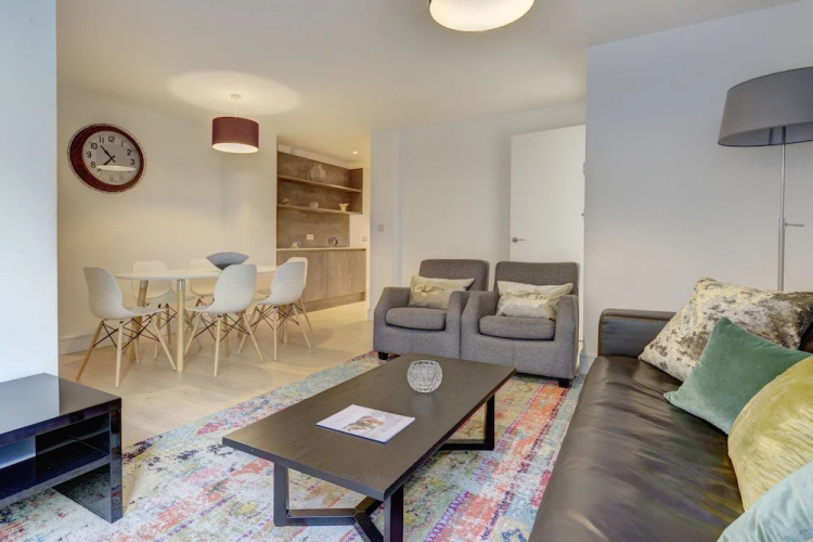 Luxury Frampton Apartment