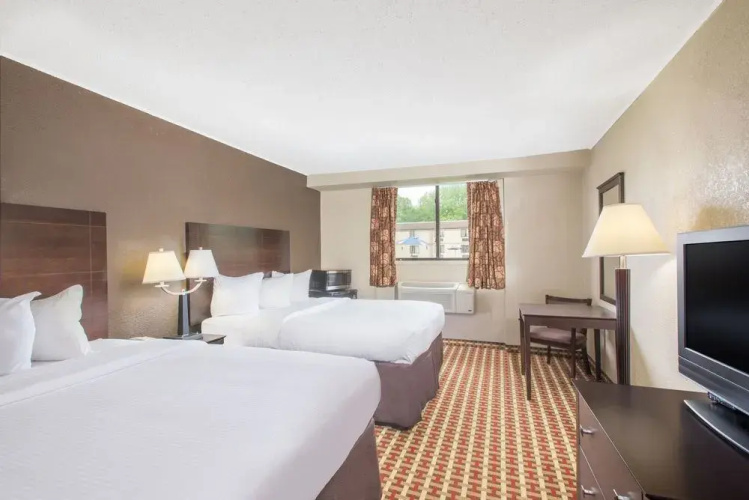 Ramada By Wyndham Whitehall/Allentown