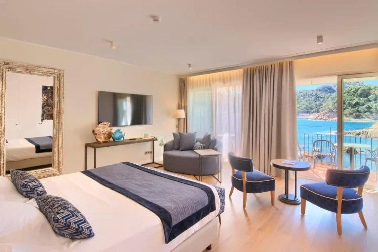 Twin room with sea view
