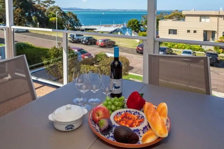 3 Bedrooms Apartment with balcony and with bay view