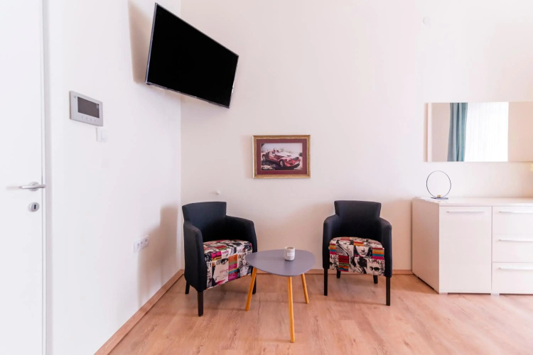 Jevrejska-Central Studio with Free Parking