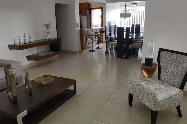 3 Bedrooms Apartment