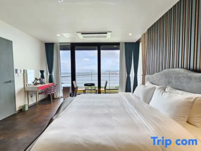 Luxury room with sunrise view
