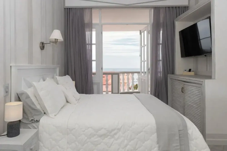 Suite with balcony