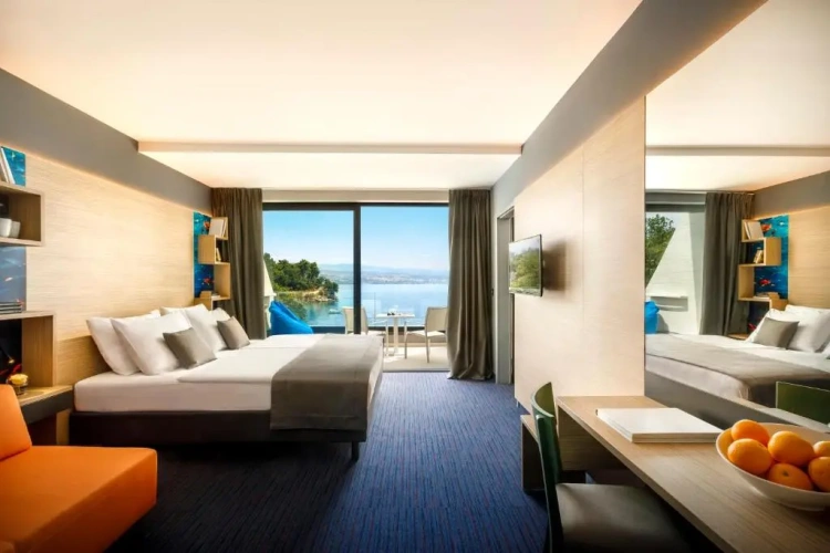 Superior Family room with balcony and with sea view