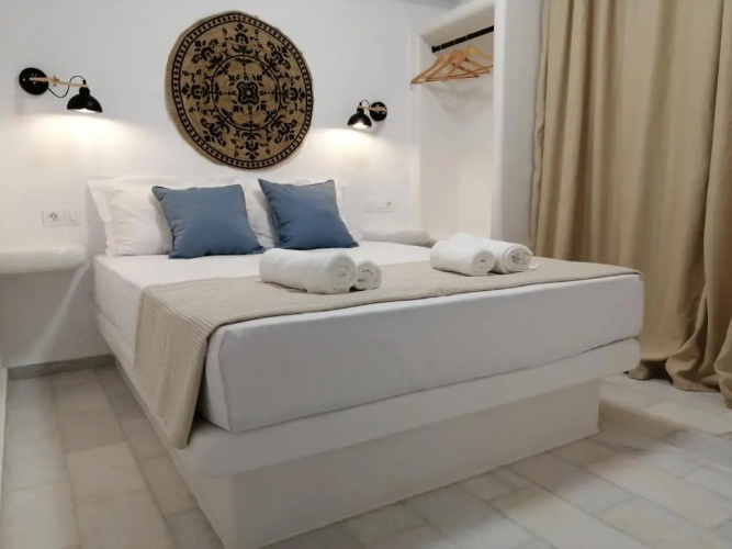 Plaka's house