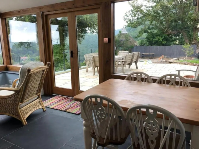 Spacious 4-bed House in Lynton