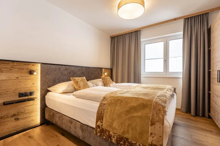 Spacious Apartment With Balcony