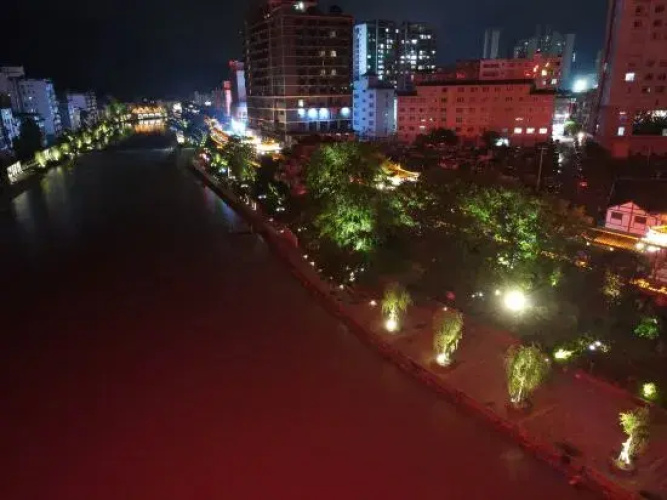 Yunji Hotel