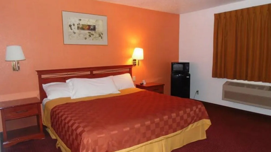 American Inn & Suites